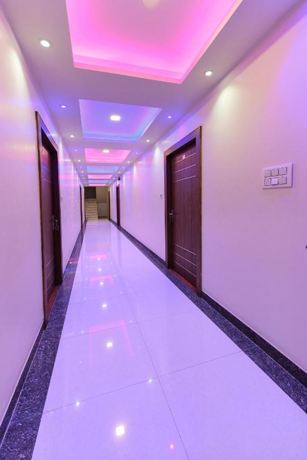 Hn Palace Homestay Агра Екстериор снимка