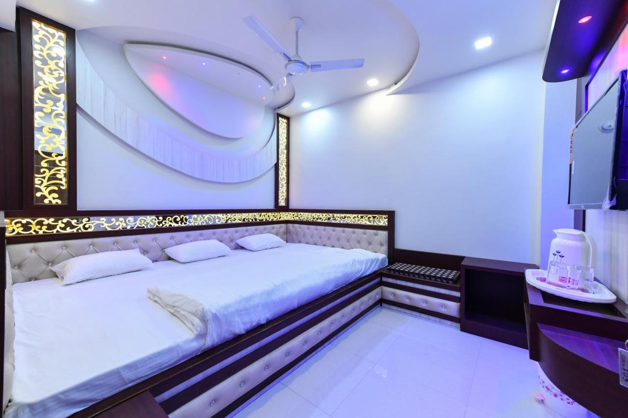 Hn Palace Homestay Агра Екстериор снимка