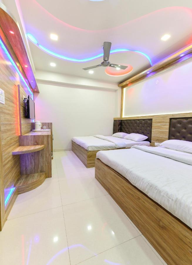 Hn Palace Homestay Агра Екстериор снимка