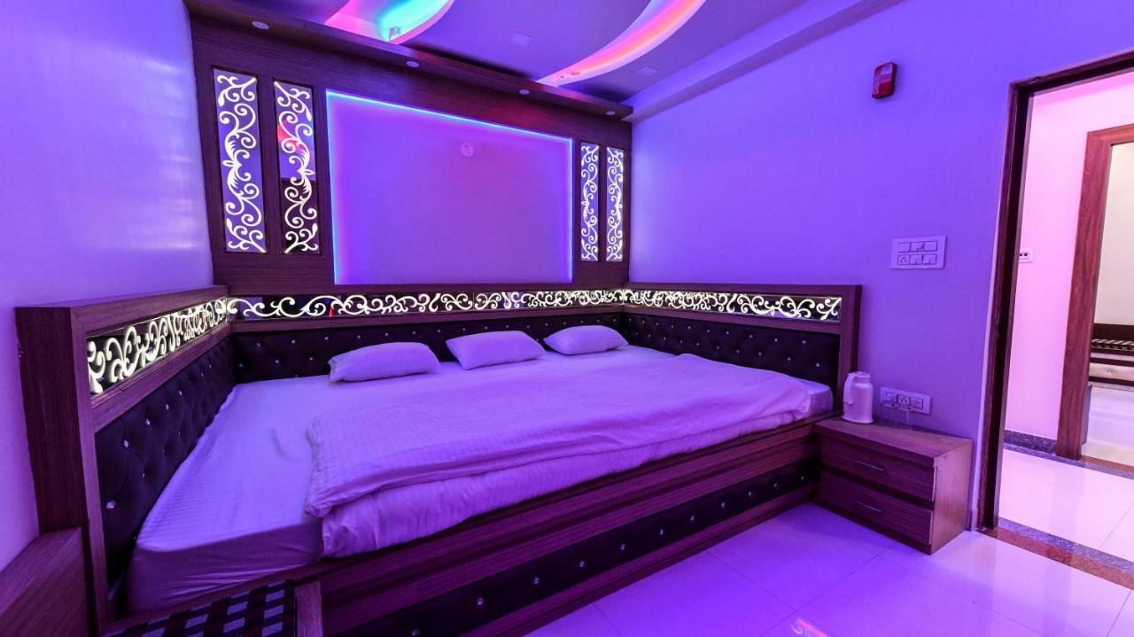 Hn Palace Homestay Агра Екстериор снимка