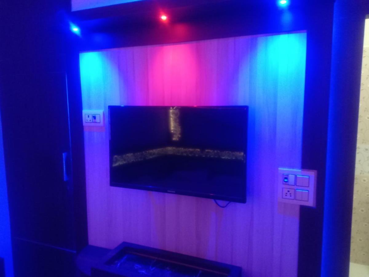 Hn Palace Homestay Агра Екстериор снимка