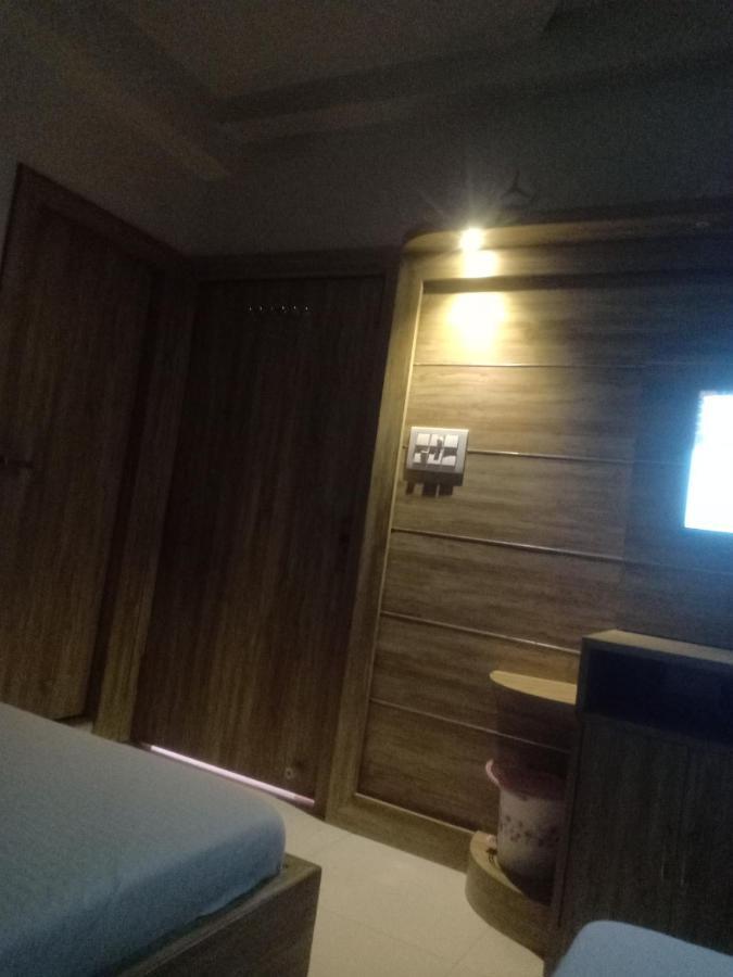 Hn Palace Homestay Агра Екстериор снимка
