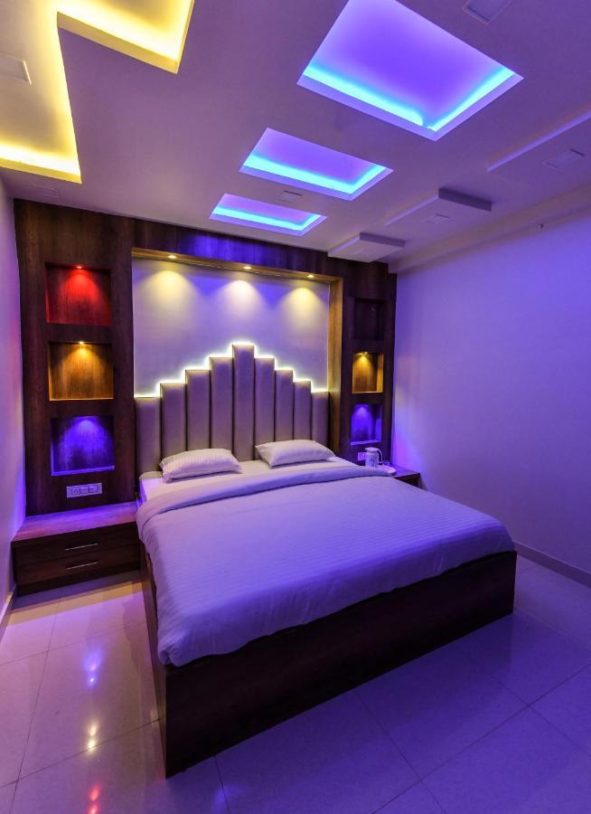 Hn Palace Homestay Агра Екстериор снимка